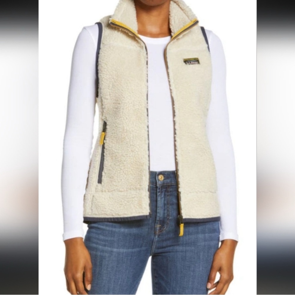 L.L. Bean Beige Sherpa Woman’s Vest with Navy Accents - Picture 3 of 10